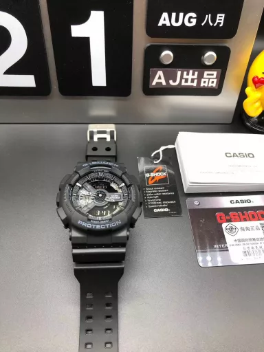 GA-110 Hand-raise Light Casio G-SHOCK--Classic shockproof dial design👍In stock and shipped immediately, 45-degree automatic hand-raise light function with strong visual impact🙈LCD liquid crystal display💡Stopwatch speed function accurate to 1/1000 second⌛Shockproof📣Anti-magnetic💥200 meters waterproof🏊48 city time📲Countdown⏳Alarm clock⏰Fully automatic calendar and other powerful functions