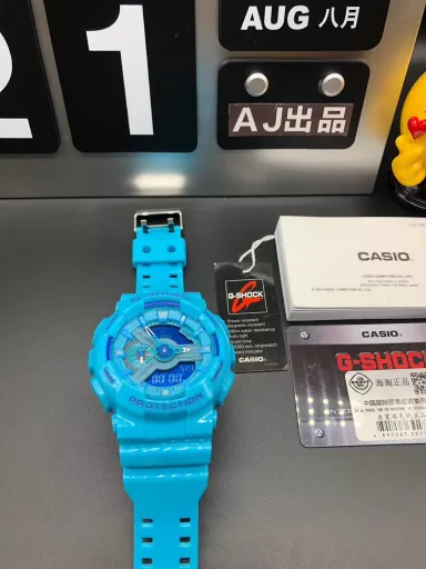 GA-110 Hand-raise Light Casio G-SHOCK--Classic shockproof dial design👍In stock and shipped immediately, 45-degree automatic hand-raise light function with strong visual impact🙈LCD liquid crystal display💡Stopwatch speed function accurate to 1/1000 second⌛Shockproof📣Anti-magnetic💥200 meters waterproof🏊48 city time📲Countdown⏳Alarm clock⏰Fully automatic calendar and other powerful functions