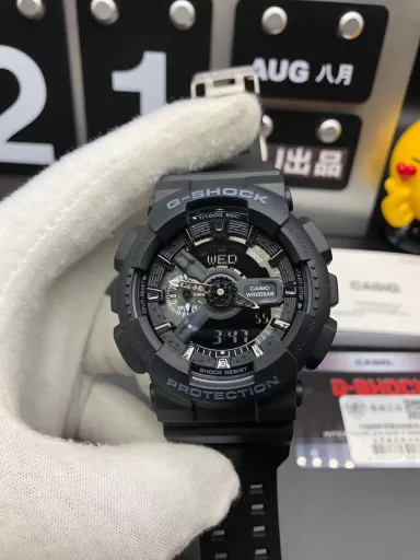 GA-110 Hand-raise Light Casio G-SHOCK--Classic shockproof dial design👍In stock and shipped immediately, 45-degree automatic hand-raise light function with strong visual impact🙈LCD liquid crystal display💡Stopwatch speed function accurate to 1/1000 second⌛Shockproof📣Anti-magnetic💥200 meters waterproof🏊48 city time📲Countdown⏳Alarm clock⏰Fully automatic calendar and other powerful functions