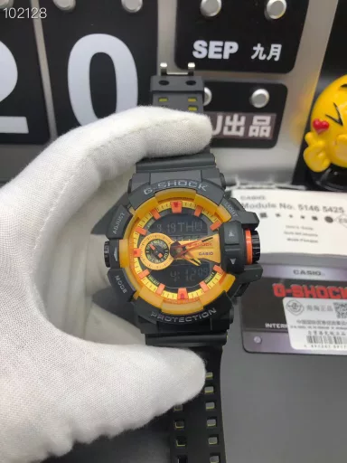 GA-400 hand-raise light Casio G-SHOCK--classic shockproof dial design👍In stock and shipped in seconds, 45-degree automatic hand-raise light function with strong visual impact🙈LCD liquid crystal display💡Stopwatch speed function accurate to 1/1000 second⌛Shockproof📣Anti-magnetic💥200 meters waterproof🏊48 city time📲Countdown⏳Alarm clock⏰Fully automatic calendar and other powerful functions📆