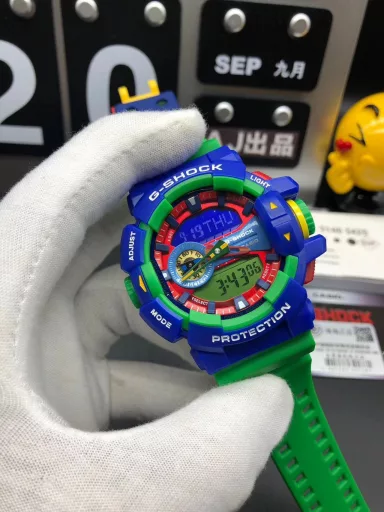 GA-400 hand-raise light Casio G-SHOCK--classic shockproof dial design👍In stock and shipped in seconds, 45-degree automatic hand-raise light function with strong visual impact🙈LCD liquid crystal display💡Stopwatch speed function accurate to 1/1000 second⌛Shockproof📣Anti-magnetic💥200 meters waterproof🏊48 city time📲Countdown⏳Alarm clock⏰Fully automatic calendar and other powerful functions📆