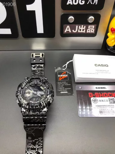 GA-110 Hand-raise Light Casio G-SHOCK--Classic shockproof dial design👍In stock and shipped immediately, 45-degree automatic hand-raise light function with strong visual impact🙈LCD liquid crystal display💡Stopwatch speed function accurate to 1/1000 second⌛Shockproof📣Anti-magnetic💥200 meters waterproof🏊48 city time📲Countdown⏳Alarm clock⏰Fully automatic calendar and other powerful functions