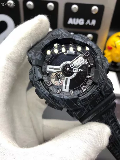 GA-110 Hand-raise Light Casio G-SHOCK--Classic shockproof dial design👍In stock and shipped immediately, 45-degree automatic hand-raise light function with strong visual impact🙈LCD liquid crystal display💡Stopwatch speed function accurate to 1/1000 second⌛Shockproof📣Anti-magnetic💥200 meters waterproof🏊48 city time📲Countdown⏳Alarm clock⏰Fully automatic calendar and other powerful functions