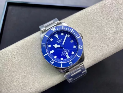 XF pays tribute to the classic legend - Tudor Tudor Submariner Blue Tomahawk (limited to 200 pieces), with the 