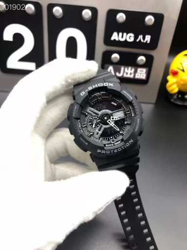 GA-110 Hand-raise Light Casio G-SHOCK--Classic shockproof dial design👍In stock and shipped immediately, 45-degree automatic hand-raise light function with strong visual impact🙈LCD liquid crystal display💡Stopwatch speed function accurate to 1/1000 second⌛Shockproof📣Anti-magnetic💥200 meters waterproof🏊48 city time📲Countdown⏳Alarm clock⏰Fully automatic calendar and other powerful functions📆