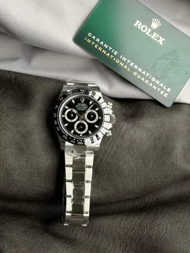 VS limited edition hot recommendation: Rolex Cosmograph Daytona series m116500ln-0002 watch (Panda Daytona), stainless steel case and bracelet, folding clasp; Oyster insurance discount with 5mm easy-adjust link extension system, outer ring black Cerachrom solid ceramic outer ring with tachymeter scale, black panda dial with snail-shaped small seconds dial, equipped with CAL.4130 automatic mechanical chronograph, size: 40 mm.