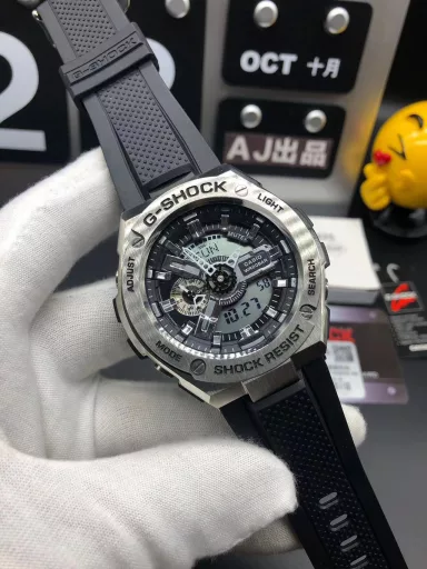 GST-400G hand-raise light Casio G-SHOCK--classic shockproof dial design👍In stock and shipped in seconds, 45-degree automatic hand-raise light function with strong visual impact🙈LCD liquid crystal display💡Stopwatch speed function accurate to 1/1000 second⌛Shockproof📣Anti-magnetic💥200 meters waterproof🏊48 city time📲Countdown⏳Alarm clock⏰Fully automatic calendar and other powerful functions📆