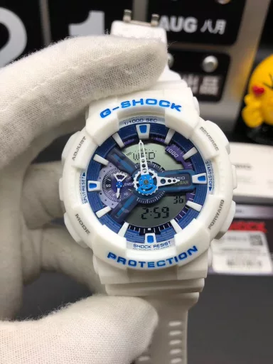 GA-110 Hand-raise Light Casio G-SHOCK--Classic shockproof dial design👍In stock and shipped immediately, 45-degree automatic hand-raise light function with strong visual impact🙈LCD liquid crystal display💡Stopwatch speed function accurate to 1/1000 second⌛Shockproof📣Anti-magnetic💥200 meters waterproof🏊48 city time📲Countdown⏳Alarm clock⏰Fully automatic calendar and other powerful functions