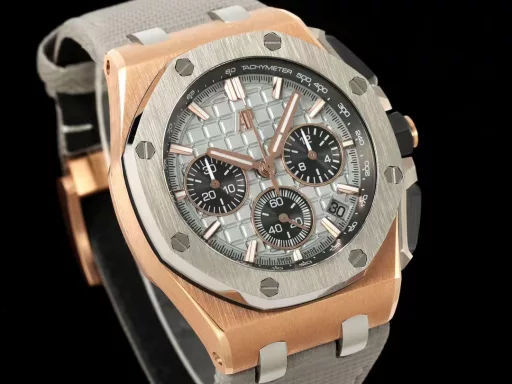 APP Audemars Piguet Royal Oak Offshore 26420 New Upgraded VersionThe new molded 43 mm case (market version 44 mm, which is the case of the old 26400) adopts a new design, more ergonomic case, and more refined case details. It has larger polished chamfers. The 43 mm wide case has been carefully modified to accommodate the new movement with a slightly larger diameter. The case contains a set of newly designed chronograph buttons.The dial is upgraded, the dial texture is CNC slow washing (non-hydraulic), the finished product texture is clear, and the iconic square is now connected to each other by a cross.The calendar is upgraded. After the modification of the movement, the original large calendar is realized. The date window is pushed to the edge of the dial, and the hands are also slightly modified.The new interchangeable strap function is equipped with a quick release system, which can easily change the wearing style. The rubber strap color is black, and there is also a leather strap available.In addition to the titanium version, the Royal Oak Offshore Chronograph 43 mm features a black ceramic bezel, creating a sharp contrast in material and color. The crown and pushers are also made of ceramic.