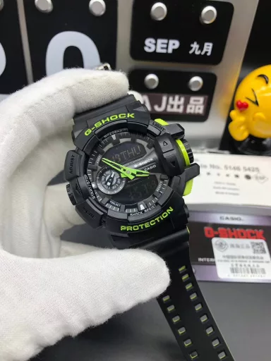 GA-400 hand-raise light Casio G-SHOCK--classic shockproof dial design👍In stock and shipped in seconds, 45-degree automatic hand-raise light function with strong visual impact🙈LCD liquid crystal display💡Stopwatch speed function accurate to 1/1000 second⌛Shockproof📣Anti-magnetic💥200 meters waterproof🏊48 city time📲Countdown⏳Alarm clock⏰Fully automatic calendar and other powerful functions📆