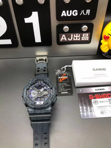 GA-110 Hand-raise Light Casio G-SHOCK--Classic shockproof dial design👍In stock and shipped immediately, 45-degree automatic hand-raise light function with strong visual impact🙈LCD liquid crystal display💡Stopwatch speed function accurate to 1/1000 second⌛Shockproof📣Anti-magnetic💥200 meters waterproof🏊48 city time📲Countdown⏳Alarm clock⏰Fully automatic calendar and other powerful functions