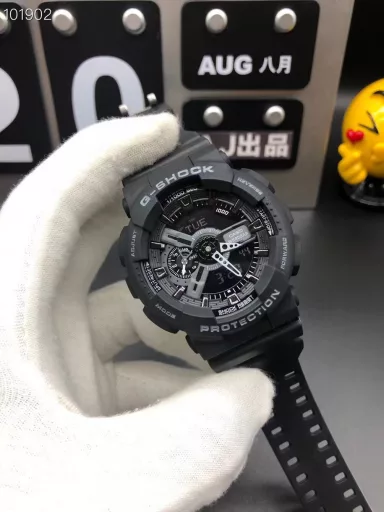 GA-110 Hand-raise Light Casio G-SHOCK--Classic shockproof dial design👍In stock and shipped immediately, 45-degree automatic hand-raise light function with strong visual impact🙈LCD liquid crystal display💡Stopwatch speed function accurate to 1/1000 second⌛Shockproof📣Anti-magnetic💥200 meters waterproof🏊48 city time📲Countdown⏳Alarm clock⏰Fully automatic calendar and other powerful functions📆