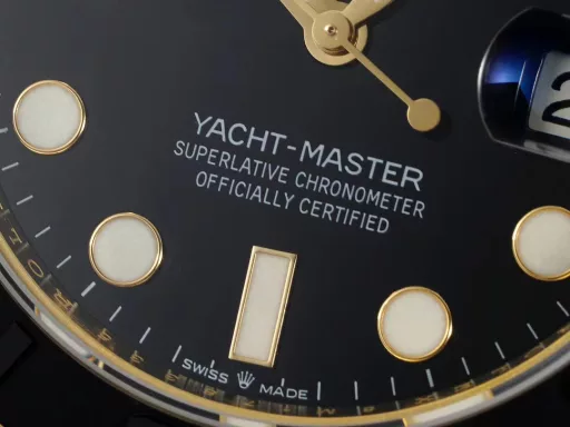 Super Factory's latest 18k gold-plated Yacht-Master, the highest version of the Yacht-Master 42MM series (Platinum Yacht, Gold Yacht) on the market. The counterweighted Yacht launched this time uses real materials. In order to maintain the original 11.8MM thickness, Super refused to thicken and weight the bottom cover, and used imported 904L stainless steel to create an integrated case. The whole body uses the real IP vacuum 18k (gold/platinum) gold-plated process, and comes with a certificate and an identification code. The color of gold and platinum is more consistent than any other mother-and-child factory in the market, and the appearance is truly color-free and material-free! The weight of the whole watch is 144 grams, saying goodbye to the fake era at first glance. The actual texture is far superior to any factory version on the market, and the heavy feeling is almost the same as the original!The configuration of Super is as follows:1️⃣The dial is made of enamel material, the correct color black paint surface, the font thickness, and the three-dimensional sense of the watch is restored; the pointer is polished with special craftsmanship, neat and sharp without burrs; the scale and pointer are imported Chromalight luminous (long-lasting blue light)!2️⃣The bidirectional rotating 60-minute scale outer ring is equipped with a matte black Cerachrom ceramic bezel, the polished three-dimensional numbers and scale are synchronized with the watch, and the precision instrument adjusts the rotation damping of the bezel, 1:1 restores the texture of the watch!3️⃣The latest Super is equipped with high-performance rubber-coated elastic metal sheets. After many wearing experiences, the wearing effect is very comfortable; 1:1 folding Oyster safety buckle, the inside of the buckle can be pushed and pulled for fine adjustment, which is very convenient!4️⃣Equipped with an exclusive customized Cal.3235 paramagnetic blue hairspring movement, high-performance shock-absorbing device, and the power storage time is synchronized with the original!Super factory is equipped with an NFC warranty card: the shadow code inside the case is one watch and one code without duplication. Super is the best and new height!