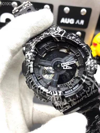 GA-110 Hand-raise Light Casio G-SHOCK--Classic shockproof dial design👍In stock and shipped immediately, 45-degree automatic hand-raise light function with strong visual impact🙈LCD liquid crystal display💡Stopwatch speed function accurate to 1/1000 second⌛Shockproof📣Anti-magnetic💥200 meters waterproof🏊48 city time📲Countdown⏳Alarm clock⏰Fully automatic calendar and other powerful functions