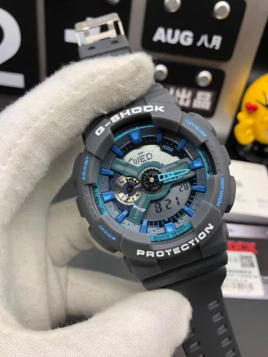 GA-110 Hand-raise Light Casio G-SHOCK--Classic shockproof dial design👍In stock and shipped immediately, 45-degree automatic hand-raise light function with strong visual impact🙈LCD liquid crystal display💡Stopwatch speed function accurate to 1/1000 second⌛Shockproof📣Anti-magnetic💥200 meters waterproof🏊48 city time📲Countdown⏳Alarm clock⏰Fully automatic calendar and other powerful functions