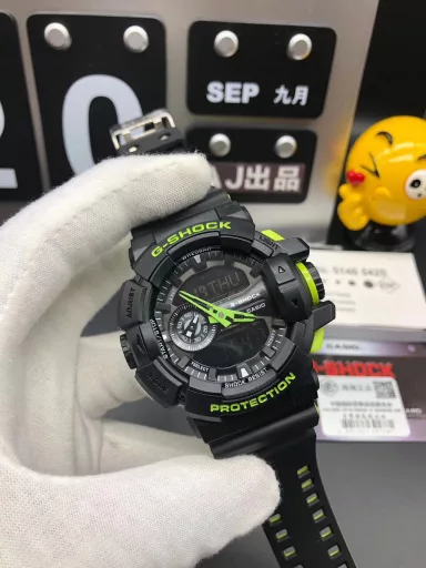 GA-400 hand-raise light Casio G-SHOCK--classic shockproof dial design👍In stock and shipped in seconds, 45-degree automatic hand-raise light function with strong visual impact🙈LCD liquid crystal display💡Stopwatch speed function accurate to 1/1000 second⌛Shockproof📣Anti-magnetic💥200 meters waterproof🏊48 city time📲Countdown⏳Alarm clock⏰Fully automatic calendar and other powerful functions📆