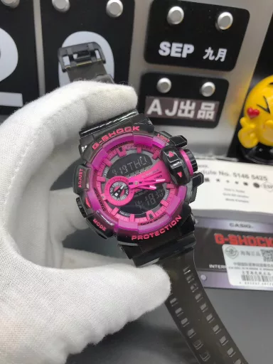 GA-400 hand-raise light Casio G-SHOCK--classic shockproof dial design👍In stock and shipped in seconds, 45-degree automatic hand-raise light function with strong visual impact🙈LCD liquid crystal display💡Stopwatch speed function accurate to 1/1000 second⌛Shockproof📣Anti-magnetic💥200 meters waterproof🏊48 city time📲Countdown⏳Alarm clock⏰Fully automatic calendar and other powerful functions📆