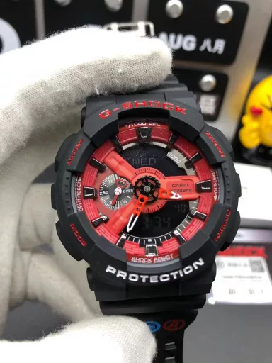 GA-110 Hand-raise Light Casio G-SHOCK--Classic shockproof dial design👍In stock and shipped immediately, 45-degree automatic hand-raise light function with strong visual impact🙈LCD liquid crystal display💡Stopwatch speed function accurate to 1/1000 second⌛Shockproof📣Anti-magnetic💥200 meters waterproof🏊48 city time📲Countdown⏳Alarm clock⏰Fully automatic calendar and other powerful functions