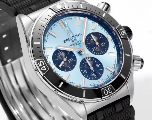 The first BLS new product on the market - Breitling Super Mechanical Chronograph 44mm, exclusive ceramic technology, breaking through the original technical barriers. The design inspiration comes from the Italian Air Force 