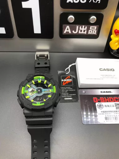 GA-110 Hand-raise Light Casio G-SHOCK--Classic shockproof dial design👍In stock and shipped immediately, 45-degree automatic hand-raise light function with strong visual impact🙈LCD liquid crystal display💡Stopwatch speed function accurate to 1/1000 second⌛Shockproof📣Anti-magnetic💥200 meters waterproof🏊48 city time📲Countdown⏳Alarm clock⏰Fully automatic calendar and other powerful functions