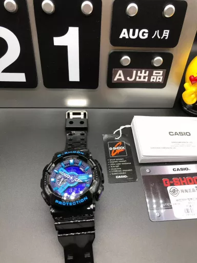 GA-110 Hand-raise Light Casio G-SHOCK--Classic shockproof dial design👍In stock and shipped immediately, 45-degree automatic hand-raise light function with strong visual impact🙈LCD liquid crystal display💡Stopwatch speed function accurate to 1/1000 second⌛Shockproof📣Anti-magnetic💥200 meters waterproof🏊48 city time📲Countdown⏳Alarm clock⏰Fully automatic calendar and other powerful functions