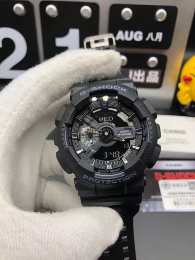 GA-110 Hand-raise Light Casio G-SHOCK--Classic shockproof dial design👍In stock and shipped immediately, 45-degree automatic hand-raise light function with strong visual impact🙈LCD liquid crystal display💡Stopwatch speed function accurate to 1/1000 second⌛Shockproof📣Anti-magnetic💥200 meters waterproof🏊48 city time📲Countdown⏳Alarm clock⏰Fully automatic calendar and other powerful functions