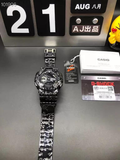 GA-110 Hand-raise Light Casio G-SHOCK--Classic shockproof dial design👍In stock and shipped immediately, 45-degree automatic hand-raise light function with strong visual impact🙈LCD liquid crystal display💡Stopwatch speed function accurate to 1/1000 second⌛Shockproof📣Anti-magnetic💥200 meters waterproof🏊48 city time📲Countdown⏳Alarm clock⏰Fully automatic calendar and other powerful functions