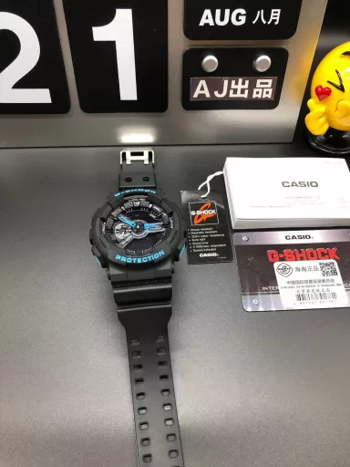 GA-110 Hand-raise Light Casio G-SHOCK--Classic shockproof dial design👍In stock and shipped immediately, 45-degree automatic hand-raise light function with strong visual impact🙈LCD liquid crystal display💡Stopwatch speed function accurate to 1/1000 second⌛Shockproof📣Anti-magnetic💥200 meters waterproof🏊48 city time📲Countdown⏳Alarm clock⏰Fully automatic calendar and other powerful functions