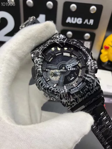 GA-110 Hand-raise Light Casio G-SHOCK--Classic shockproof dial design👍In stock and shipped immediately, 45-degree automatic hand-raise light function with strong visual impact🙈LCD liquid crystal display💡Stopwatch speed function accurate to 1/1000 second⌛Shockproof📣Anti-magnetic💥200 meters waterproof🏊48 city time📲Countdown⏳Alarm clock⏰Fully automatic calendar and other powerful functions