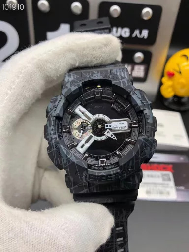 GA-110 Hand-raise Light Casio G-SHOCK--Classic shockproof dial design👍In stock and shipped immediately, 45-degree automatic hand-raise light function with strong visual impact🙈LCD liquid crystal display💡Stopwatch speed function accurate to 1/1000 second⌛Shockproof📣Anti-magnetic💥200 meters waterproof🏊48 city time📲Countdown⏳Alarm clock⏰Fully automatic calendar and other powerful functions