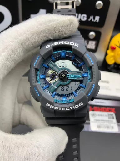 GA-110 Hand-raise Light Casio G-SHOCK--Classic shockproof dial design👍In stock and shipped immediately, 45-degree automatic hand-raise light function with strong visual impact🙈LCD liquid crystal display💡Stopwatch speed function accurate to 1/1000 second⌛Shockproof📣Anti-magnetic💥200 meters waterproof🏊48 city time📲Countdown⏳Alarm clock⏰Fully automatic calendar and other powerful functions