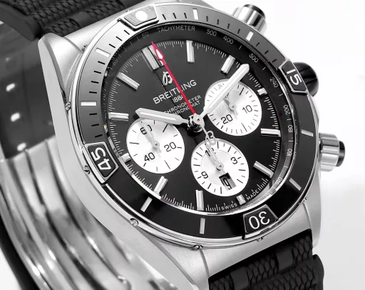 The first BLS new product on the market - Breitling Super Mechanical Chronograph 44mm, exclusive ceramic technology, breaking through the original technical barriers. The design inspiration comes from the Italian Air Force 