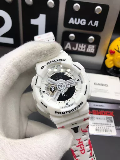 GA-110 Hand-raise Light Casio G-SHOCK--Classic shockproof dial design👍In stock and shipped immediately, 45-degree automatic hand-raise light function with strong visual impact🙈LCD liquid crystal display💡Stopwatch speed function accurate to 1/1000 second⌛Shockproof📣Anti-magnetic💥200 meters waterproof🏊48 city time📲Countdown⏳Alarm clock⏰Fully automatic calendar and other powerful functions