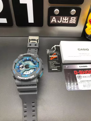 GA-110 Hand-raise Light Casio G-SHOCK--Classic shockproof dial design👍In stock and shipped immediately, 45-degree automatic hand-raise light function with strong visual impact🙈LCD liquid crystal display💡Stopwatch speed function accurate to 1/1000 second⌛Shockproof📣Anti-magnetic💥200 meters waterproof🏊48 city time📲Countdown⏳Alarm clock⏰Fully automatic calendar and other powerful functions