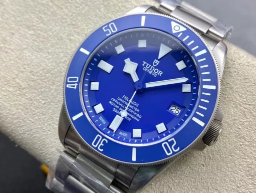 XF pays tribute to the classic legend - Tudor Tudor Submariner Blue Tomahawk (limited to 200 pieces), with the 