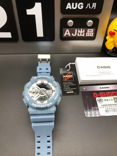 GA-110 Hand-raise Light Casio G-SHOCK--Classic shockproof dial design👍In stock and shipped immediately, 45-degree automatic hand-raise light function with strong visual impact🙈LCD liquid crystal display💡Stopwatch speed function accurate to 1/1000 second⌛Shockproof📣Anti-magnetic💥200 meters waterproof🏊48 city time📲Countdown⏳Alarm clock⏰Fully automatic calendar and other powerful functions