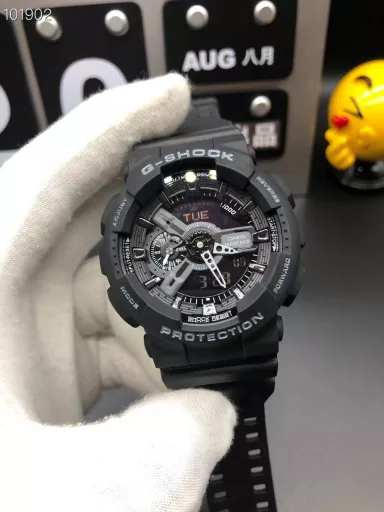 GA-110 Hand-raise Light Casio G-SHOCK--Classic shockproof dial design👍In stock and shipped immediately, 45-degree automatic hand-raise light function with strong visual impact🙈LCD liquid crystal display💡Stopwatch speed function accurate to 1/1000 second⌛Shockproof📣Anti-magnetic💥200 meters waterproof🏊48 city time📲Countdown⏳Alarm clock⏰Fully automatic calendar and other powerful functions📆