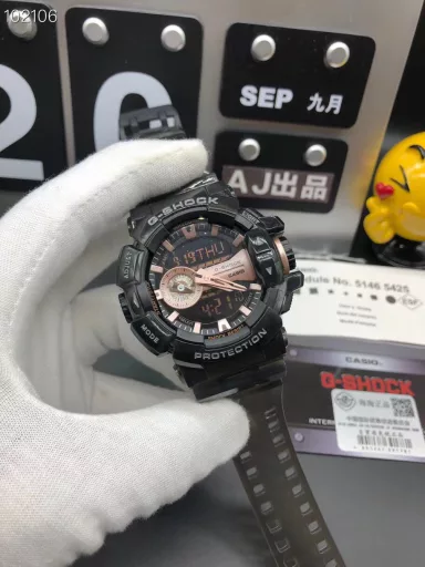 GA-400 hand-raise light Casio G-SHOCK--classic shockproof dial design👍In stock and shipped in seconds, 45-degree automatic hand-raise light function with strong visual impact🙈LCD liquid crystal display💡Stopwatch speed function accurate to 1/1000 second⌛Shockproof📣Anti-magnetic💥200 meters waterproof🏊48 city time📲Countdown⏳Alarm clock⏰Fully automatic calendar and other powerful functions📆