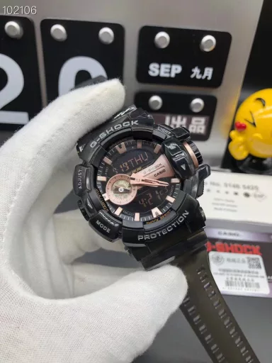 GA-400 hand-raise light Casio G-SHOCK--classic shockproof dial design👍In stock and shipped in seconds, 45-degree automatic hand-raise light function with strong visual impact🙈LCD liquid crystal display💡Stopwatch speed function accurate to 1/1000 second⌛Shockproof📣Anti-magnetic💥200 meters waterproof🏊48 city time📲Countdown⏳Alarm clock⏰Fully automatic calendar and other powerful functions📆