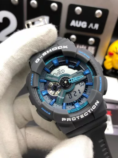 GA-110 Hand-raise Light Casio G-SHOCK--Classic shockproof dial design👍In stock and shipped immediately, 45-degree automatic hand-raise light function with strong visual impact🙈LCD liquid crystal display💡Stopwatch speed function accurate to 1/1000 second⌛Shockproof📣Anti-magnetic💥200 meters waterproof🏊48 city time📲Countdown⏳Alarm clock⏰Fully automatic calendar and other powerful functions