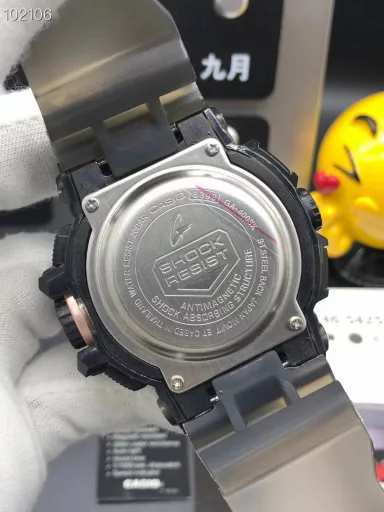 GA-400 hand-raise light Casio G-SHOCK--classic shockproof dial design👍In stock and shipped in seconds, 45-degree automatic hand-raise light function with strong visual impact🙈LCD liquid crystal display💡Stopwatch speed function accurate to 1/1000 second⌛Shockproof📣Anti-magnetic💥200 meters waterproof🏊48 city time📲Countdown⏳Alarm clock⏰Fully automatic calendar and other powerful functions📆