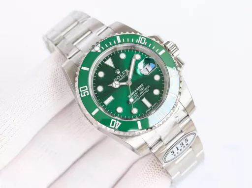 The top version of C factory, Rolex ROLEX 🎮 Submariner version of Submariner is coming! ! ! Especially the bezel of the green Submariner 116610LV is full of sincerity. The entire ceramic bezel has been reborn. It is fired according to a new formula and temperature. The color is no different from the original one under the naked eye, which completely crushes all versions on the market. Due to cost reasons, the price will also be much higher than the black Submariner 116610LN. In addition, the two exclusive technologies of [Sapphire Luminous Stone] and [One-button Buckle] are realized. Clone the original Cal.3135 integrated movement, blue hairspring, imported KIF shock absorber (not fake triangle shock absorber)! 🎮Upgrade focus: 1⃣️ [Real green bezel] Comprehensive analysis of the composition of the original Cerachrom green ceramic outer bezel, the technology of nano-alloy coloring and agent ceramic coloring wrapped with silicon dioxide, and finally determined to be fired between 1100 and 1250 degrees Celsius through attempts at different temperatures. CLEAN factory's many years of experience in manufacturing and the hard work of many engineers finally presented everyone with a hall-level green bezel. It is difficult for professionals to distinguish the authenticity with the naked eye, which completely crushes all the current versions on the market. 2⃣️【Sapphire Luminous Stone】Exclusive technology, a sapphire mirror is installed on the outer layer of the luminous stone. It is difficult to install a mirror within a diameter of only 3mm. Through high-precision advanced equipment, it was successfully completed, achieving the same scratch-resistant night pearl as the original. Once again, it proved the strength of CLEAN factory. 3⃣️【Outer ring scale does not turn black】The scale on the bezel adopts physical vapor deposition technology, and platinum powder is coated on the font at high temperature, making the font color durable, and it will not fade or turn black after encountering water or oil. 4⃣️【One-click buckle】The outer safety buckle of the buckle is the same as the original. As long as you hold the inner side of the buckle with your finger and press the buckle body with another finger, the outer safety buckle can automatically pop open. It is also an exclusive technology in the entire market. 5⃣️【Inner buckle bezel】The ceramic piece and the bezel base are combined in an inner buckle manner, rather than being glued together with double-sided tape from small factories or low-versions. 6⃣️【Text texture upgrade】The luminous stone of the round nails on the text scale is full but not overflowing, and the sand is more delicate than before! 7⃣️【Accessories are universal and original】All accessories are scanned by CNC imported from Germany, and all accessories are interchangeable with the original accessories on a one-to-one basis, including the case, bezel, bottom cover, inner cover, ears, strap, and buckle. 8⃣️【Imported 904L steel】The case and strap are made of imported high-content 904L stainless steel, not a few manufacturers who use 316 and label it to impersonate, truly achieving high hardness, high density, corrosion resistance and scratch resistance. ⚠️Please look for the exclusive quality 🎮Sanjie exquisitely recommends men's mechanical watches SJ carefully creates ultra-realistic real-life pictures for you