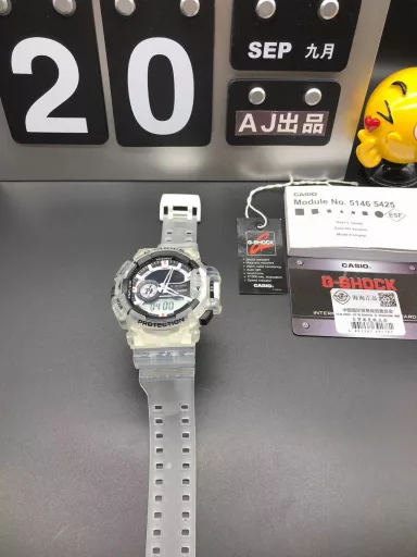 GA-400 hand-raise light Casio G-SHOCK--classic shockproof dial design👍In stock and shipped in seconds, 45-degree automatic hand-raise light function with strong visual impact🙈LCD liquid crystal display💡Stopwatch speed function accurate to 1/1000 second⌛Shockproof📣Anti-magnetic💥200 meters waterproof🏊48 city time📲Countdown⏳Alarm clock⏰Fully automatic calendar and other powerful functions📆