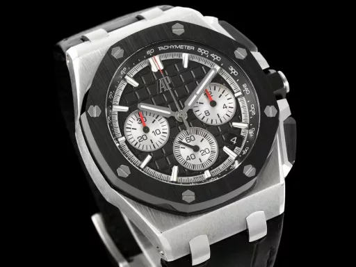 APP Audemars Piguet Royal Oak Offshore 26420 New Upgraded VersionThe new molded 43 mm case (market version 44 mm, which is the case of the old 26400) adopts a new design, a more ergonomic case, and more refined case details. It has larger polished chamfers. The 43 mm wide case has been carefully modified to accommodate the new movement with a slightly larger diameter. The case contains a set of newly designed chronograph buttons.The dial has been upgraded, the dial texture is CNC slow-washed (non-hydraulic), the finished product has clear texture, and the iconic square is now connected to each other by a cross.The calendar has been upgraded. After the movement has been modified, the original large calendar has been realized. The date window has been pushed to the edge of the dial, and the hands have also been slightly modified.The new interchangeable strap function, equipped with a quick release system, can easily change the wearing style. The rubber strap color is black, and leather straps are also available.In addition to the titanium version, the Royal Oak Offshore Chronograph 43 mm features a black ceramic bezel, creating a sharp contrast in material and color. The crown and pushers are also made of ceramic.