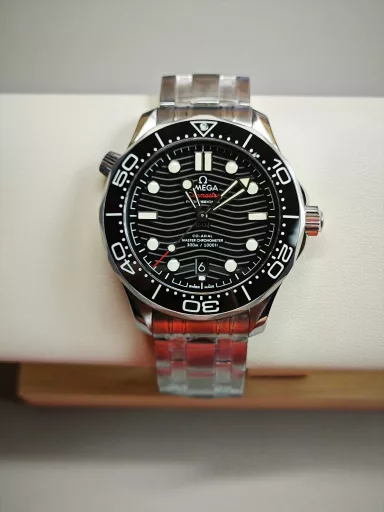 VS Omega Seamaster 300 Black