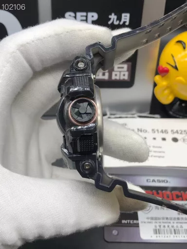 GA-400 hand-raise light Casio G-SHOCK--classic shockproof dial design👍In stock and shipped in seconds, 45-degree automatic hand-raise light function with strong visual impact🙈LCD liquid crystal display💡Stopwatch speed function accurate to 1/1000 second⌛Shockproof📣Anti-magnetic💥200 meters waterproof🏊48 city time📲Countdown⏳Alarm clock⏰Fully automatic calendar and other powerful functions📆