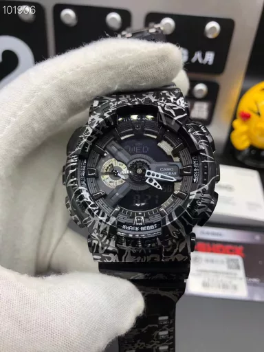 GA-110 Hand-raise Light Casio G-SHOCK--Classic shockproof dial design👍In stock and shipped immediately, 45-degree automatic hand-raise light function with strong visual impact🙈LCD liquid crystal display💡Stopwatch speed function accurate to 1/1000 second⌛Shockproof📣Anti-magnetic💥200 meters waterproof🏊48 city time📲Countdown⏳Alarm clock⏰Fully automatic calendar and other powerful functions