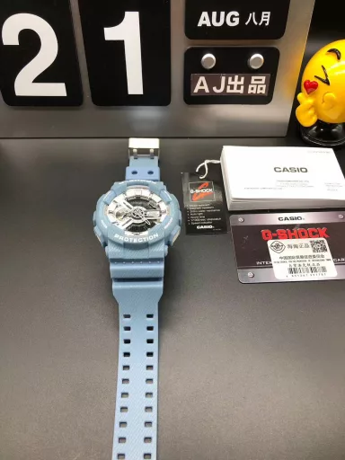 GA-110 Hand-raise Light Casio G-SHOCK--Classic shockproof dial design👍In stock and shipped immediately, 45-degree automatic hand-raise light function with strong visual impact🙈LCD liquid crystal display💡Stopwatch speed function accurate to 1/1000 second⌛Shockproof📣Anti-magnetic💥200 meters waterproof🏊48 city time📲Countdown⏳Alarm clock⏰Fully automatic calendar and other powerful functions