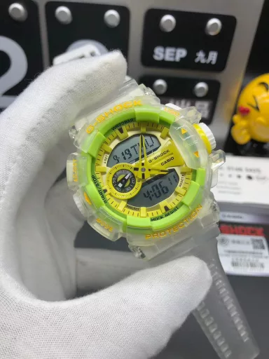 GA-400 hand-raise light Casio G-SHOCK--classic shockproof dial design👍In stock and shipped in seconds, 45-degree automatic hand-raise light function with strong visual impact🙈LCD liquid crystal display💡Stopwatch speed function accurate to 1/1000 second⌛Shockproof📣Anti-magnetic💥200 meters waterproof🏊48 city time📲Countdown⏳Alarm clock⏰Fully automatic calendar and other powerful functions📆