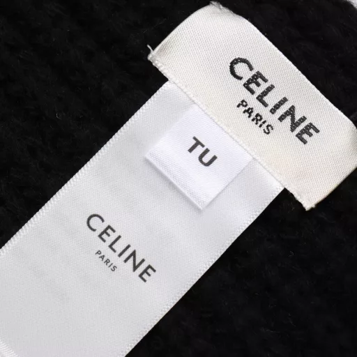 Celine 24FW new wool scarfOriginal purchase and development. It took more than a month to customize the raw materials. We also specially customized the hardware buckles and auxiliary zippers. All of them perfectly restore the original quality. We use 60% wool to make the single product for you. It feels very nic